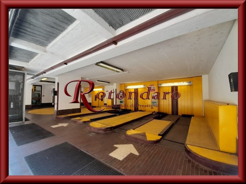 Posti auto San Babila - 17 mq