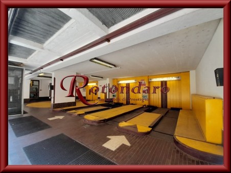 Posti auto San Babila - 17 mq