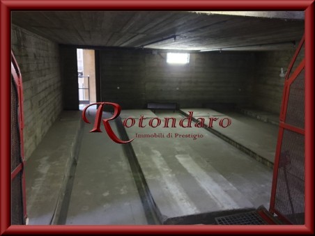 Posti auto San Babila - 17 mq