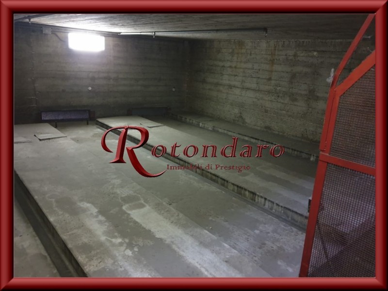 Posti auto San Babila - 17 mq