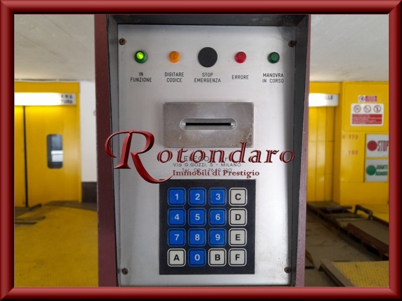 Posti auto San Babila - 17 mq