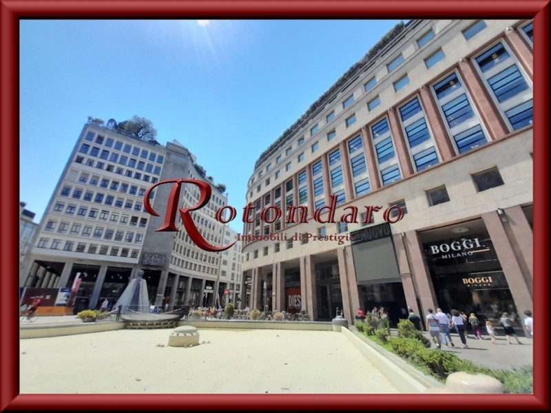 Posti auto San Babila - 17 mq