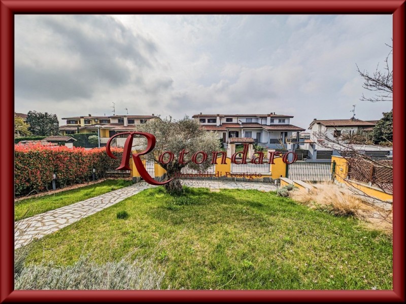 Calvignasco - Via Aldo Moro 240 mq