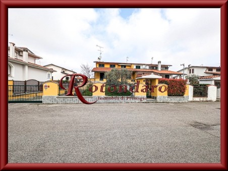 Calvignasco - Via Aldo Moro 240 mq