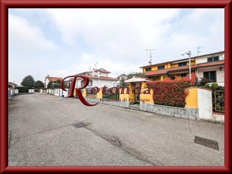 Calvignasco - Via Aldo Moro 240 mq